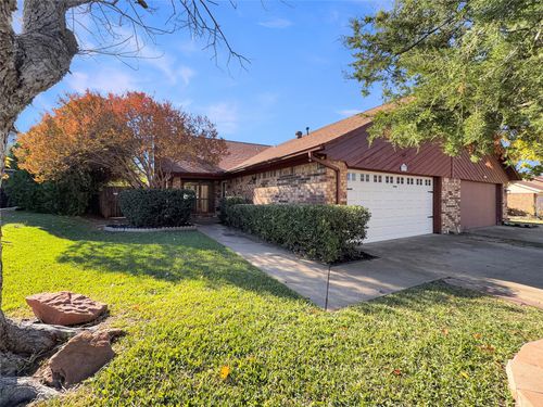 320 Mountain View Ct, Bedford, TX, 76021-4140 | Card Image