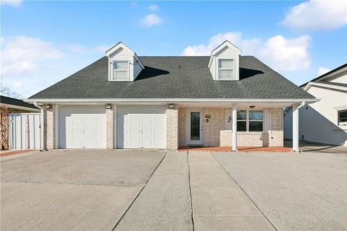 8441 Patricia St, Chalmette, LA, 70043-1631 | Card Image