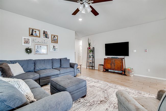 645 Godley Rnch, House other with 4 bedrooms, 2 bathrooms and null parking in Godley TX | Image 5