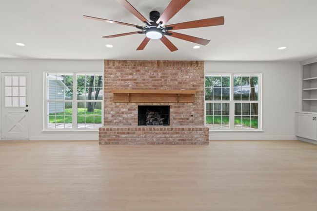 8215 Twining Oaks Ln, House other with 5 bedrooms, 4 bathrooms and 3 parking in Spring TX | Image 11