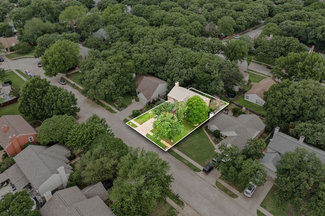 Situated on a tidy lot, on peaceful, tree-lined streets next to well-kept homes in the area. | Image 4