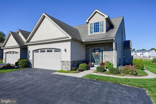 127 Anna Ln, Elizabethtown, PA, 17022-8491 | Card Image