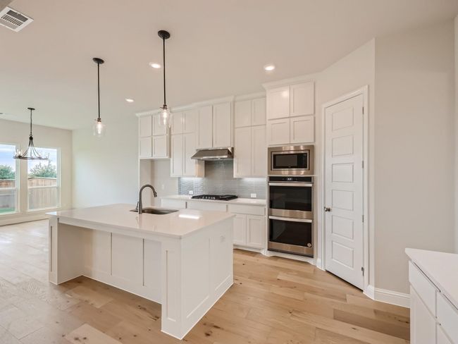 Built in double oven and microwave | Image 7