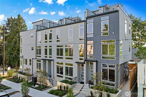 3607 Linden Ave N, Seattle, WA, 98103-8704 | Card Image