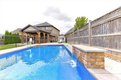 261 Watervale Cres, Kitchener, ON, N2A0G7 | Card Image