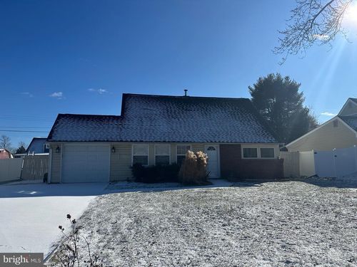 18 Victoria Ln, LEVITTOWN, PA, 19054-1302 | Card Image