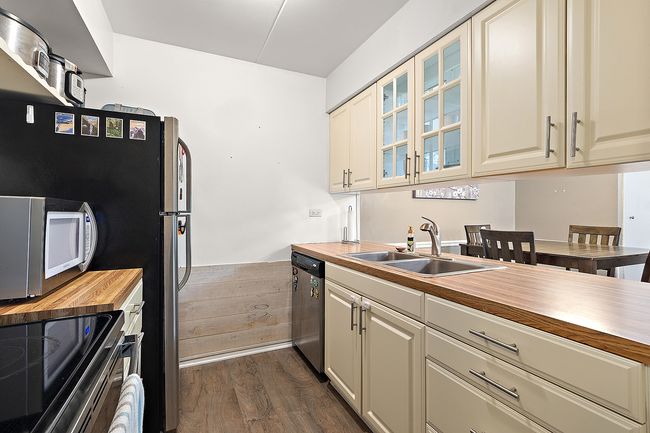 1202 - 5235 James Ln, Condo with 2 bedrooms, 2 bathrooms and 2 parking in Crestwood IL | Image 9