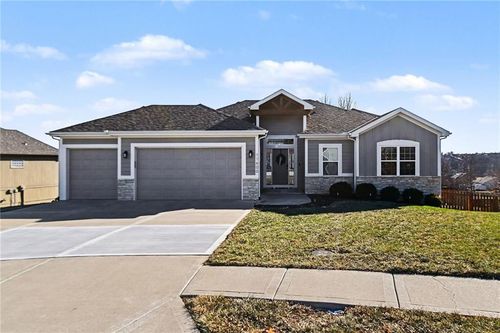 11600 N Farley Ave, Kansas City, MO, 64157-2113 | Card Image