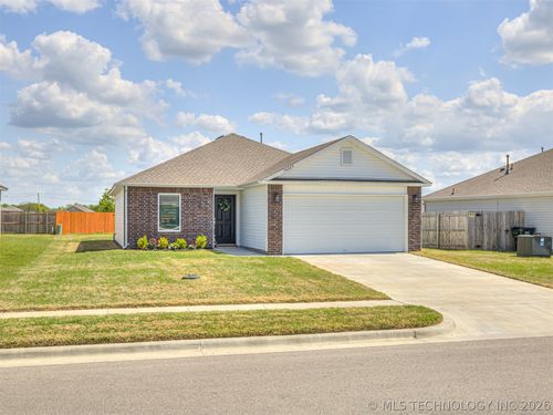 14225 N 75th East Ave, Collinsville, OK, 74021-4685 | Card Image