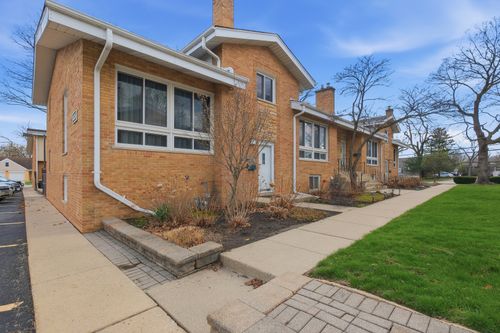 d-1525 N Arlington Heights Rd, Arlington Heights, IL, 60004-3968 | Card Image