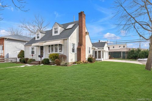 89 Foster Ave, Valley Stream, NY, 11580-4755 | Card Image