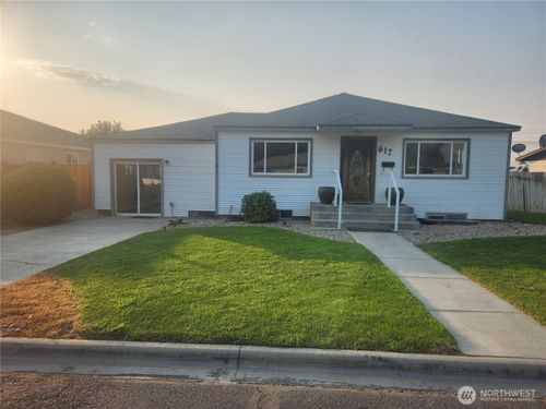 617 G St Se, Quincy, WA, 98848-1563 | Card Image