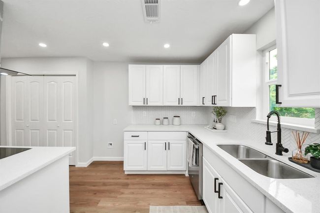 6018 Beekman Rd, House other with 3 bedrooms, 2 bathrooms and null parking in Houston TX | Image 18