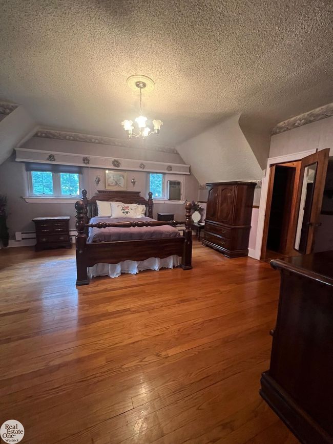 Looking to Cedar Closet B | Image 47