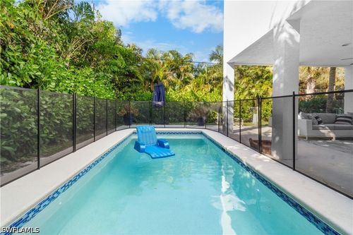 719 Park Ave, NAPLES, FL, 34110-1509 | Card Image
