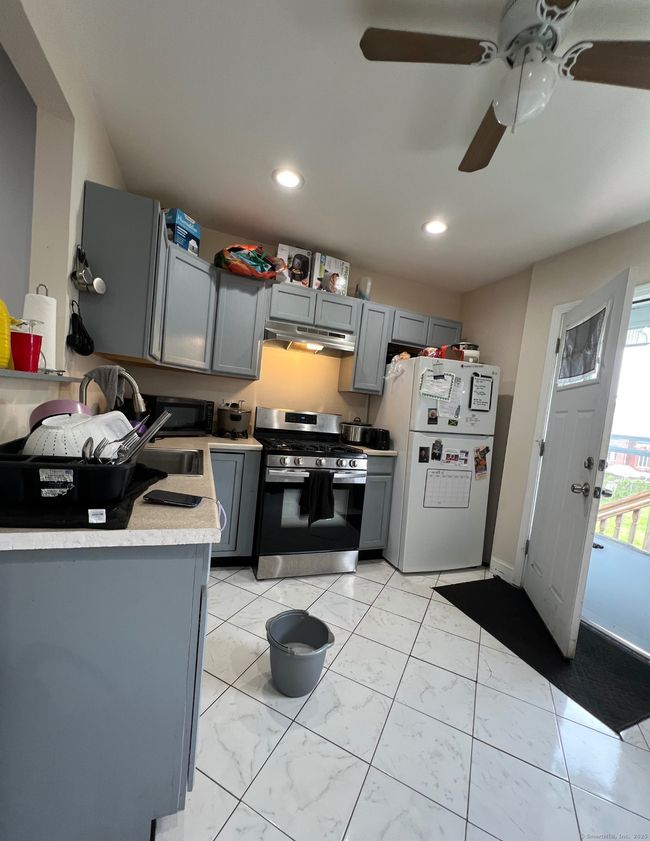 2 - 982 Dixwell Ave, Home with 3 bedrooms, 1 bathrooms and null parking in Hamden CT | Image 7