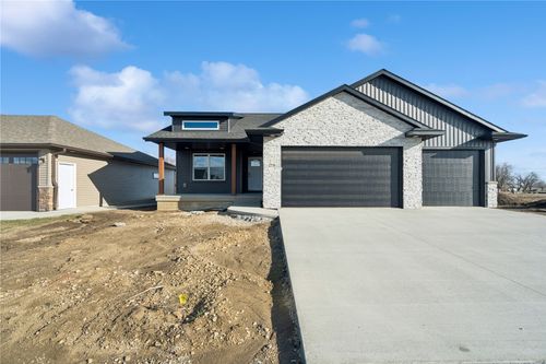 2770 Burns Dr, Marion, IA, 52302-9084 | Card Image