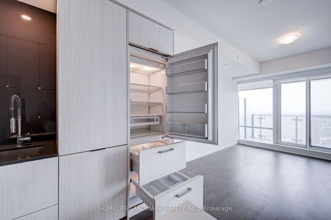 6108 - 1 Bloor St E, Condo with 2 bedrooms, 2 bathrooms and 1 parking in Toronto ON | Image 16