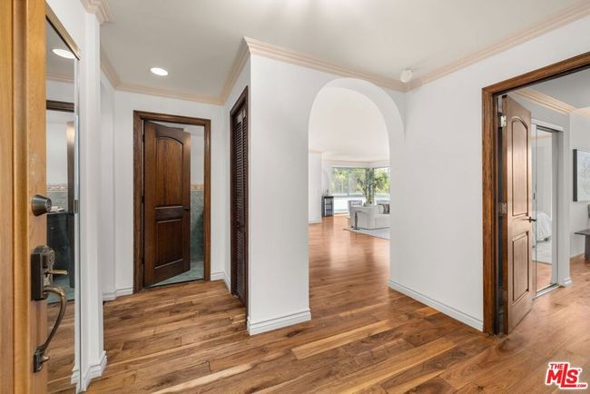 UNIT-406 - 318 N Maple Dr, Condo with 2 bedrooms, 3 bathrooms and 2 parking in Beverly Hills CA | Image 17