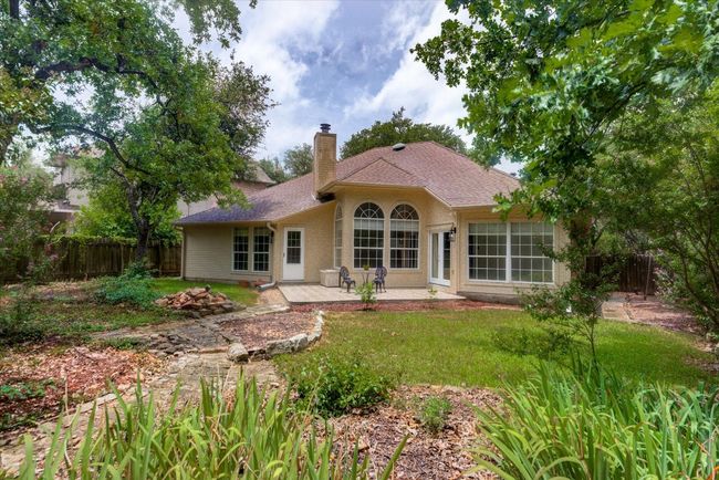 Beautiful yard for entertaining or relaxing. | Image 27
