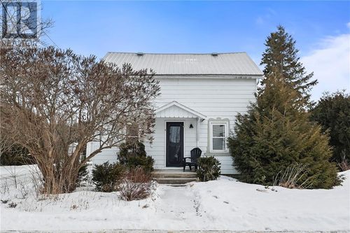 11 Cherry St, Little Current, ON, P0P | Card Image