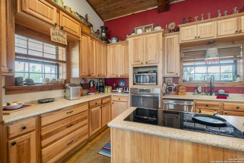 462 Co Rd 763 B, Devine, TX, 78016 | Card Image