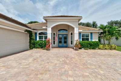 6095 Graysen Sq, House other with 3 bedrooms, 3 bathrooms and null parking in Vero Beach FL | Image 3