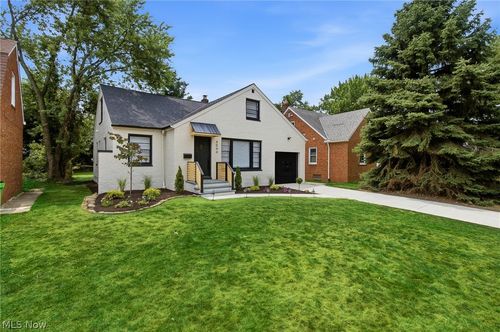 4046 Colony Rd, Cleveland, OH, 44121-2620 | Card Image