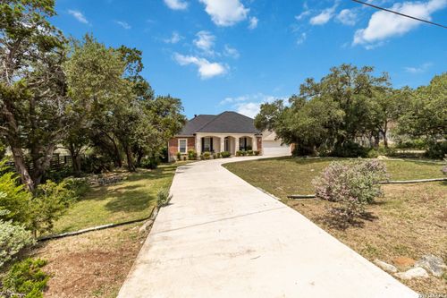 573 Mountain Oaks Dr, Canyon Lake, TX, 78133-6005 | Card Image