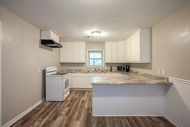 411 3 Rd St, House other with 3 bedrooms, 1 bathrooms and null parking in Nederland TX | Image 11
