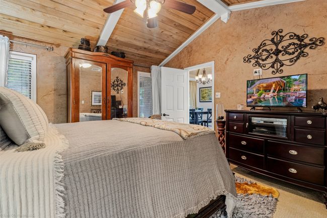 223 Enchanted Dr, House other with 3 bedrooms, 2 bathrooms and null parking in Enchanted Oaks TX | Image 15