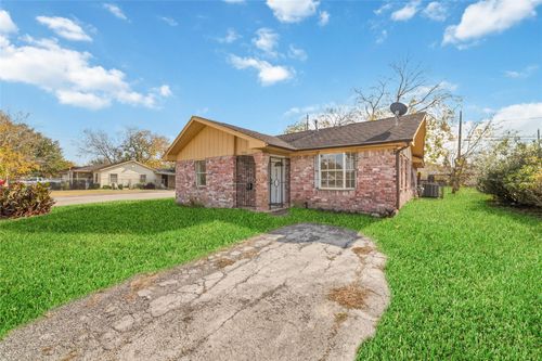 8446 Norvic St, Houston, TX, 77029-3222 | Card Image