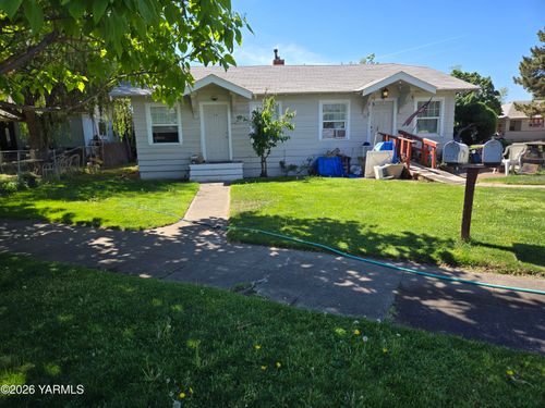 410 Queen Anne Blvd, Yakima, WA, 98902-4558 | Card Image
