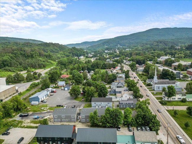 27 Gardner Lane, Condo with 2 bedrooms, 3 bathrooms and null parking in Waterbury VT | Image 34