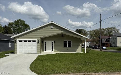 317 S Wallace St, Uhrichsville, OH, 44683 | Card Image