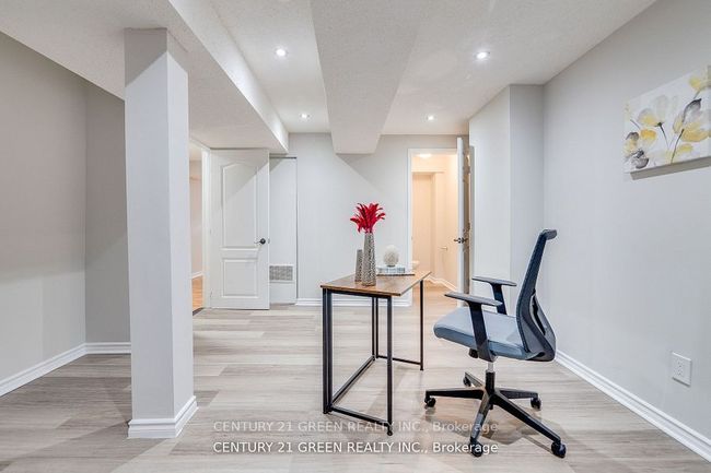 607 Willmott Cres, House attached with 4 bedrooms, 4 bathrooms and 2 parking in Milton ON | Image 34