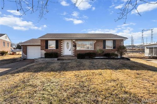 424 Tiffany Dr, Saint Louis, MO, 63123-7643 | Card Image