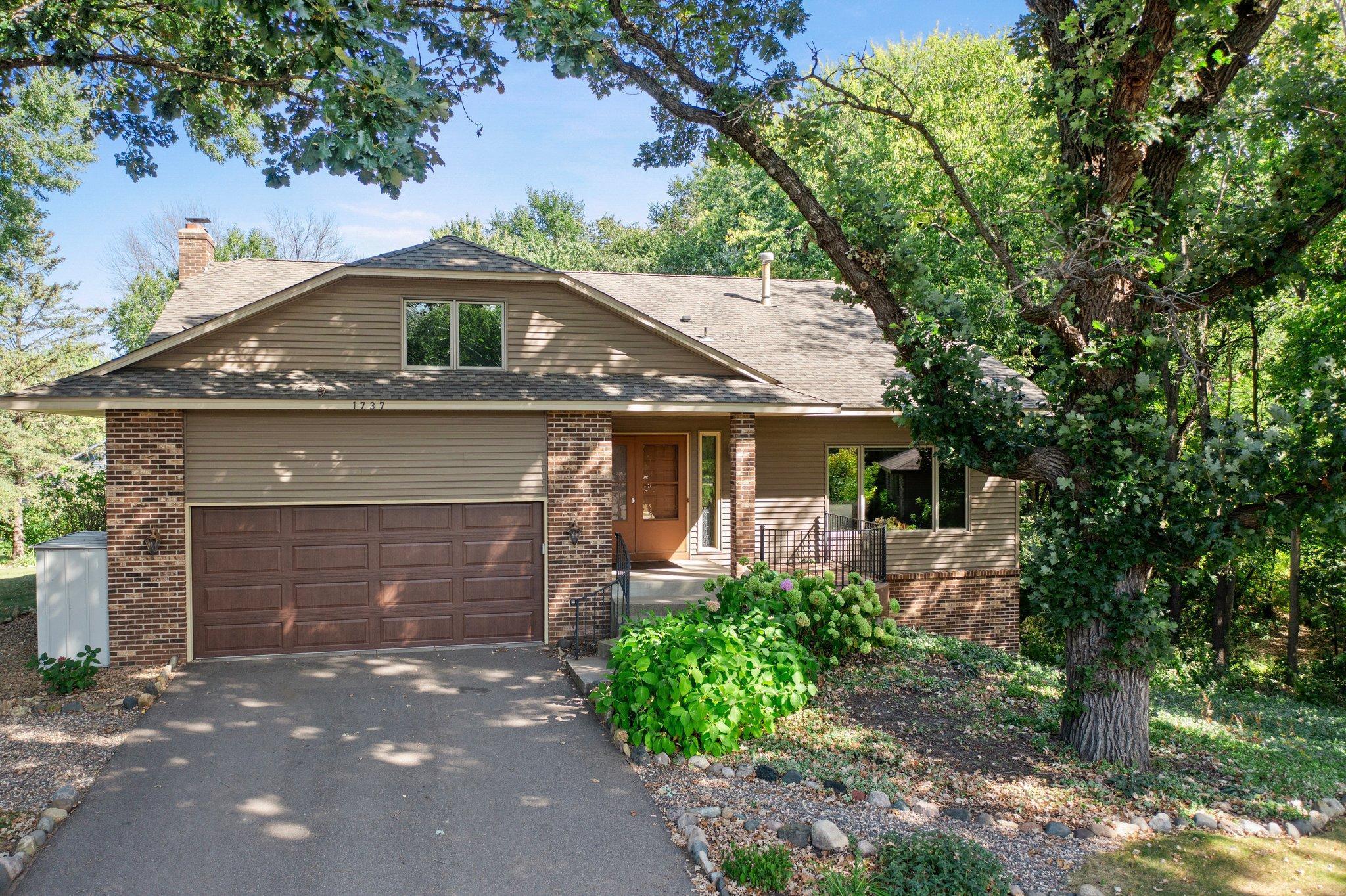 Drake Dr, Saint Paul, MN 55122