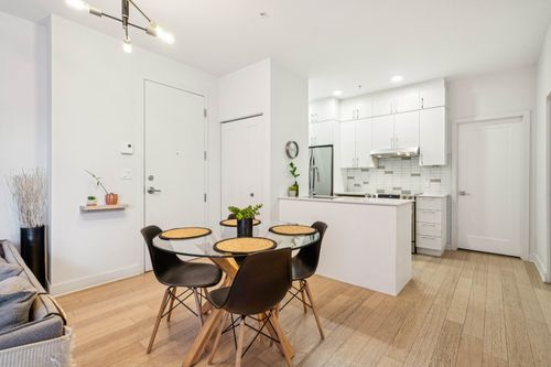 209-2500 Rue Dandurand, Montréal, QC, H1Y0C6 | Card Image