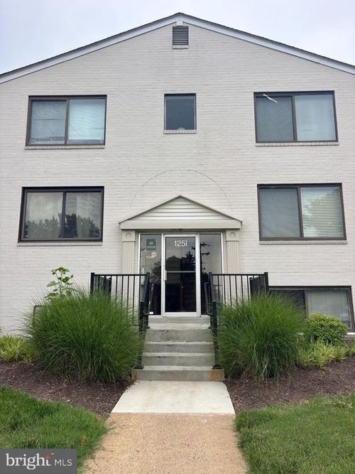 1-125 Clubhouse Dr Sw, LEESBURG, VA, 20175-4224 | Card Image