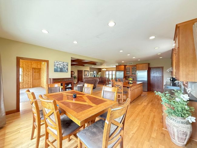 17216 County Road 5 Nw, House other with 5 bedrooms, 4 bathrooms and null parking in New London MN | Image 23