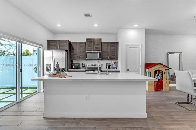809 Se 16 Th Ct, Townhouse with 3 bedrooms, 3 bathrooms and null parking in Homestead FL | Image 38