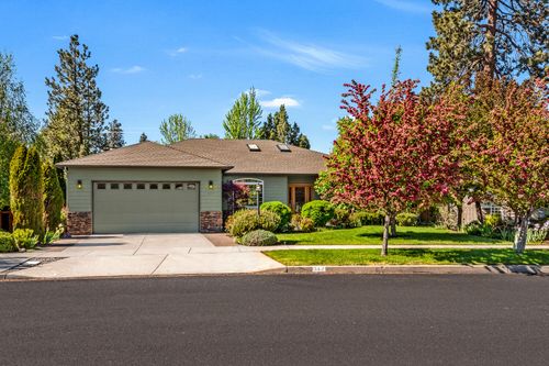 217 Se Soft Tail Dr, Bend, OR, 97702-9342 | Card Image