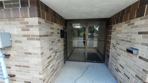 32290 5 Mile Ste3 Road, Livonia, MI, 48154 | Card Image