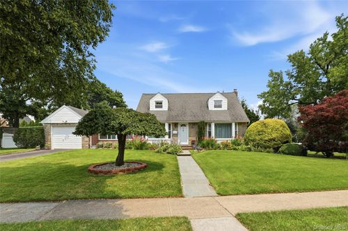 70 Birchwood Drive, North Hempstead, NY, 11040 | Card Image