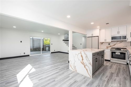 10864 Wolcott Pl, Mission Hills, CA, 91345-2147 | Card Image