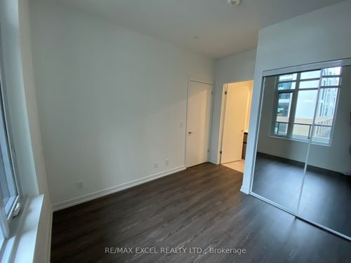 410-8 Beverley Glen Blvd, Thornhill, ON, L4J7V1 | Card Image