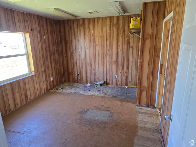 Unfurnished room with visible vents | Image 12