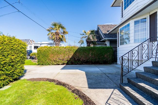 3588 Georgia Street, House other with 5 bedrooms, 2 bathrooms and 2 parking in Richmond BC | Image 3