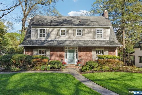 215 Beechwood Road, Ridgewood, NJ, 07450 | Card Image